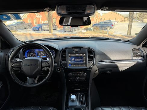 Used 2018 Chrysler 300 S w/ 300S Premium Group image 16