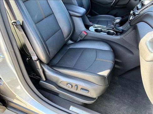 Used 2024 Chevrolet Equinox Premier FWD image 9