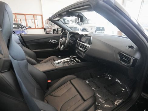 Used 2022 BMW Z4 M40i w/ Premium Package image 12