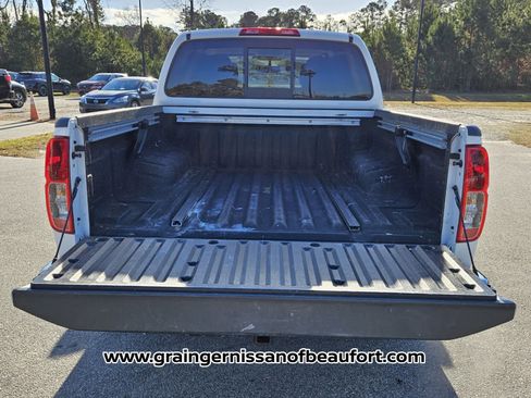 Used 2020 Nissan Frontier SV image 6