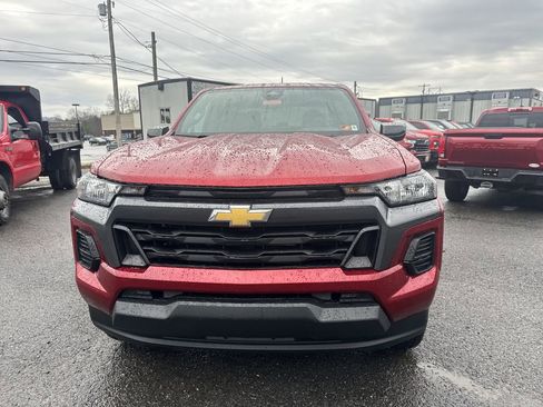 Used 2024 Chevrolet Colorado LT RWD image 2