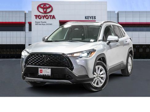 Certified 2023 Toyota Corolla Cross LE image 1