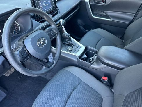 Used 2021 Toyota RAV4 LE AWD/4WD image 9