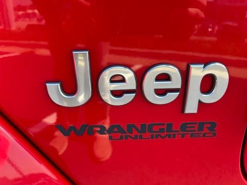 Used 2020 Jeep Wrangler Unlimited Sahara w/ Dual Top Group AWD/4WD image 25