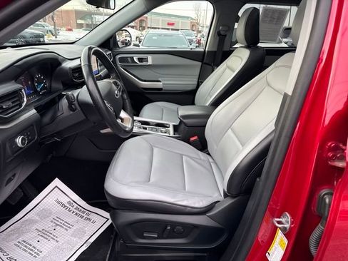 Used 2021 Ford Explorer XLT w/ Equipment Group 202A image 9