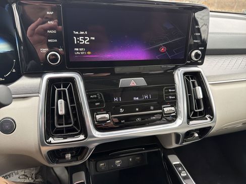 Used 2023 Kia Sorento SX image 19