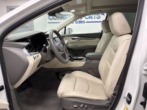 Used 2017 Cadillac XT5 Premium Luxury AWD/4WD image 9