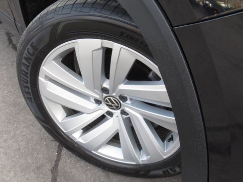 Used 2022 Volkswagen Atlas Cross Sport SE image 4