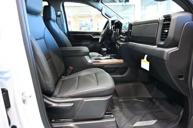 New 2026 Chevrolet Silverado 1500 RST w/ Redline Edition AWD/4WD image 13