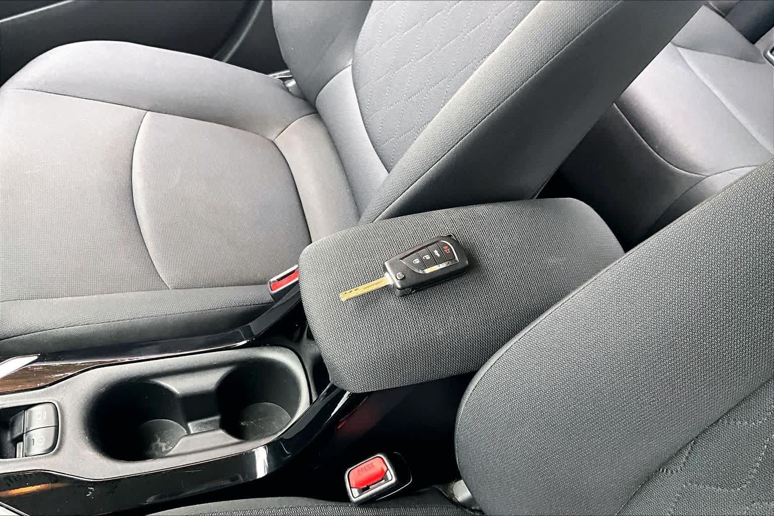 Used 2022 Toyota Corolla LE FWD image 14