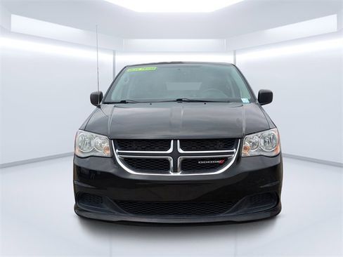 Used 2018 Dodge Grand Caravan SE w/ UConnect Hands-Free Group image 8