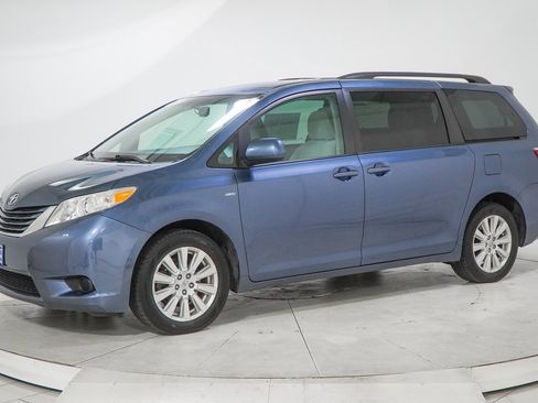 Used 2017 Toyota Sienna LE image 6