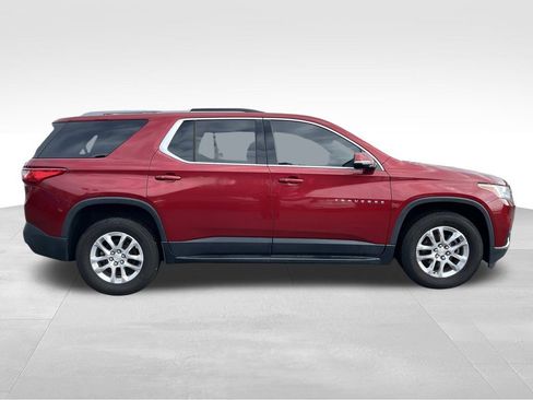 Used 2018 Chevrolet Traverse LT image 2