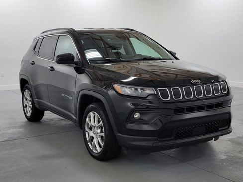 Used 2022 Jeep Compass Latitude AWD/4WD image 2