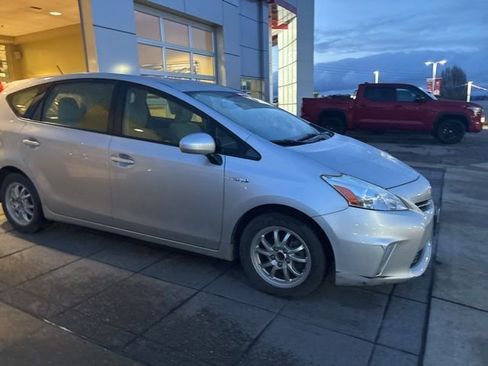 Used 2014 Toyota Prius V Two image 8
