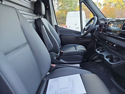 New 2026 Mercedes-Benz Sprinter 2500 image 10