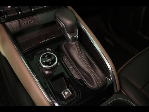 Used 2023 GMC Canyon Denali image 17