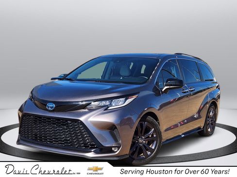 Used 2022 Toyota Sienna XSE image 1