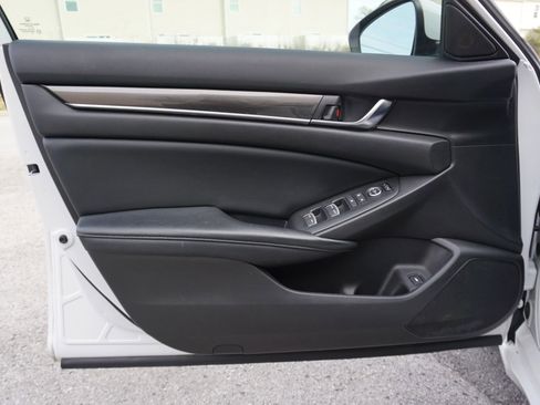 Used 2018 Honda Accord Sport image 24