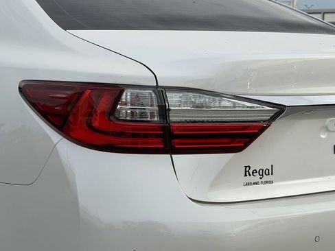 Used 2017 Lexus ES 350 w/ Premium Package FWD image 11