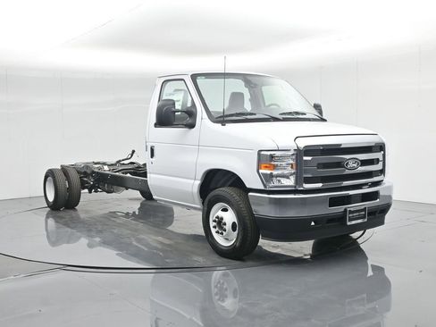New 2026 Ford E-450 and Econoline 450 Super Duty w/ Power Equipment Group image 47