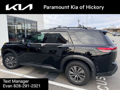 Used 2025 Nissan Pathfinder SV w/ SV Premium Package image 4