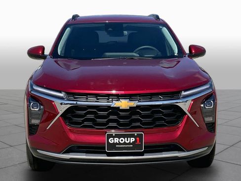 Used 2025 Chevrolet Trax LT FWD image 4