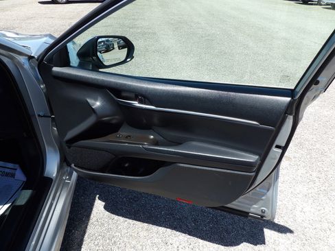 Used 2021 Toyota Camry SE FWD image 15