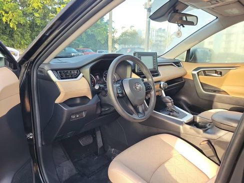 Used 2019 Toyota RAV4 XLE FWD image 10