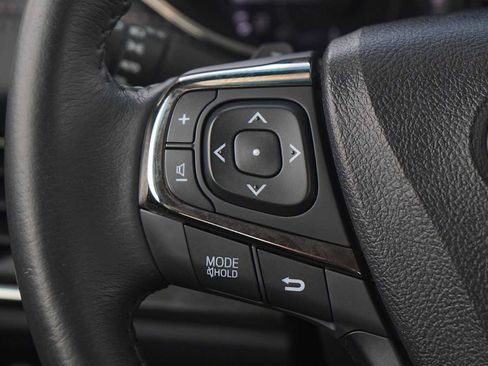 Used 2018 Toyota Avalon XLE FWD image 17