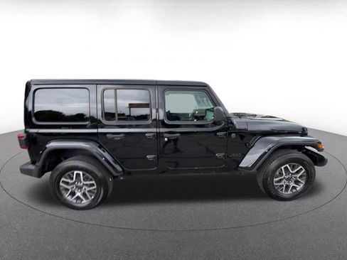 Used 2025 Jeep Wrangler Unlimited Sahara AWD/4WD image 16