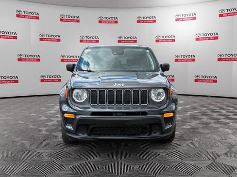 Used 2023 Jeep Renegade Latitude AWD/4WD image 2