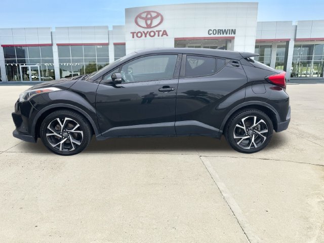 Used 2018 Toyota C-HR XLE FWD image 2