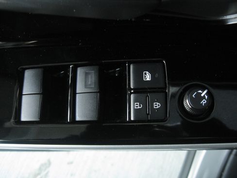 Used 2024 Toyota bZ4X AWD image 12