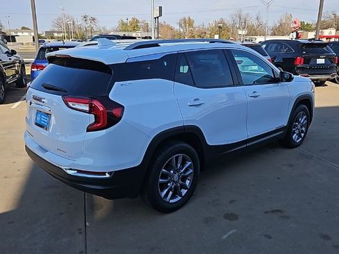Used 2024 GMC Terrain SLT image 5