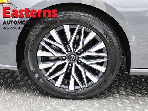 Used 2025 Nissan Altima 2.5 SV FWD image 30