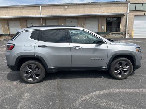 Used 2022 Jeep Compass Latitude AWD/4WD image 4