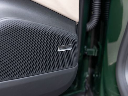 Certified 2025 Porsche Macan 4S Electric AWD/4WD image 27