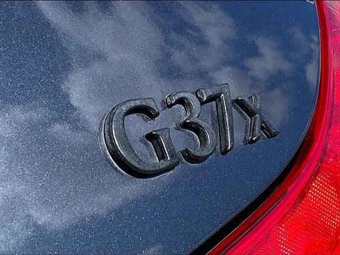 Used 2010 INFINITI G37 x w/ Premium Pkg image 9
