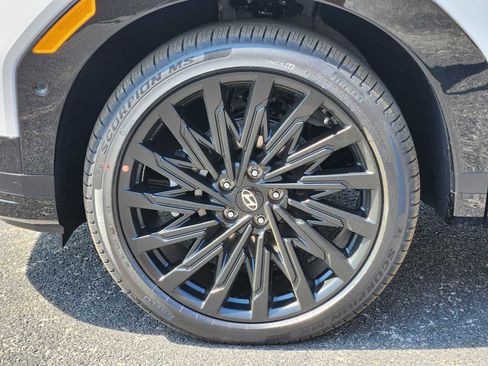 Certified 2025 Hyundai Santa Fe Calligraphy image 9