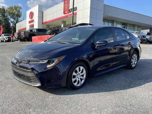Used 2025 Toyota Corolla LE image 6