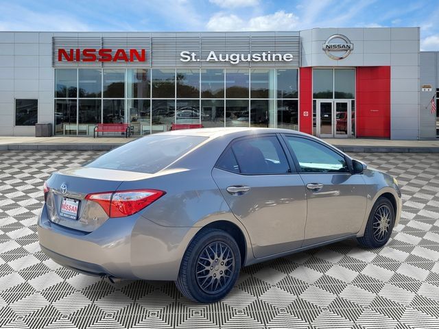 Used 2016 Toyota Corolla LE FWD image 2