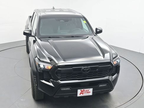 Used 2024 Toyota Tacoma TRD Off-Road w/ TRD Off Road Upgrade Package image 4