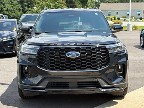 Used 2025 Ford Explorer ST RWD image 8
