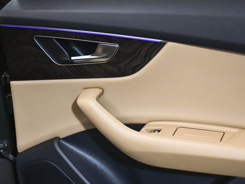 Used 2021 Audi Q8 Premium Plus w/ Premium Plus Package image 19