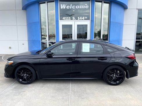 Used 2023 Honda Civic Sport image 1