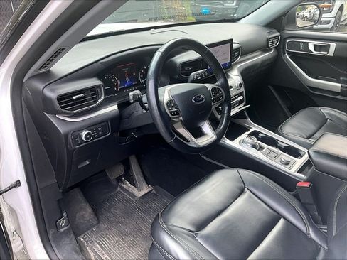 Used 2021 Ford Explorer XLT w/ Equipment Group 202A AWD/4WD image 8