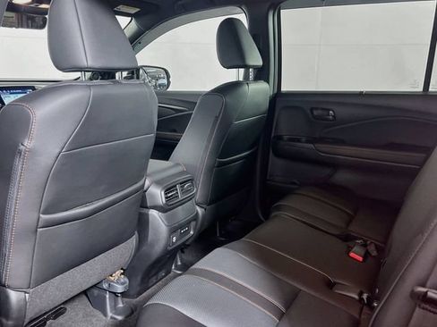 Used 2025 Honda Passport TrailSport image 16