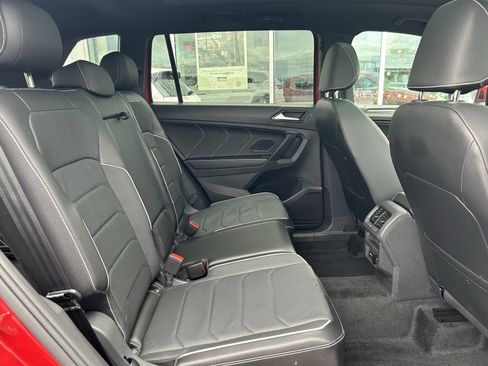 Certified 2024 Volkswagen Tiguan SEL R-Line image 25