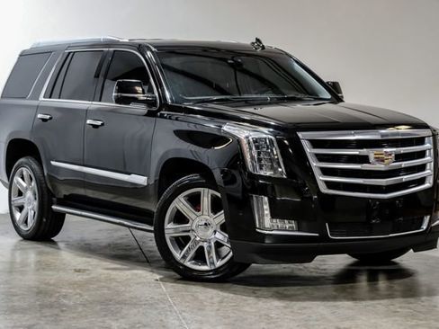 Used 2019 Cadillac Escalade Premium Luxury image 10